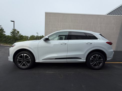 Used 2025 Audi Q5 Premium Plus w/ Premium Plus AWD/4WD image 2