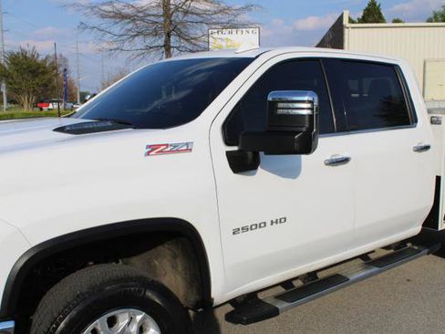 Used 2022 Chevrolet Silverado 2500 LTZ w/ LTZ Convenience Package image 9