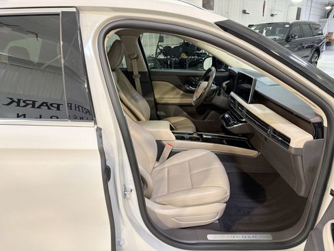Used 2024 Lincoln Corsair Reserve image 28