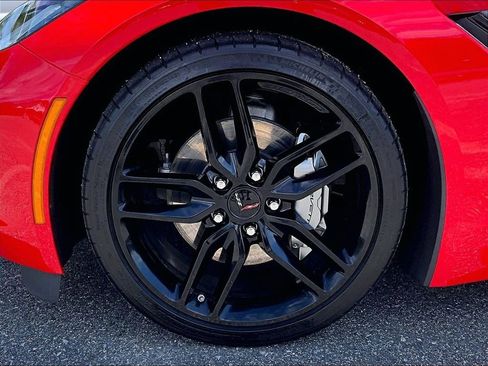 Used 2019 Chevrolet Corvette Stingray Coupe w/ 1LT RWD image 7