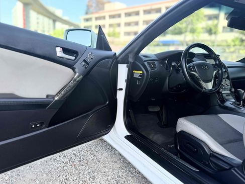 Used 2014 Hyundai Genesis 2.0T RWD image 13