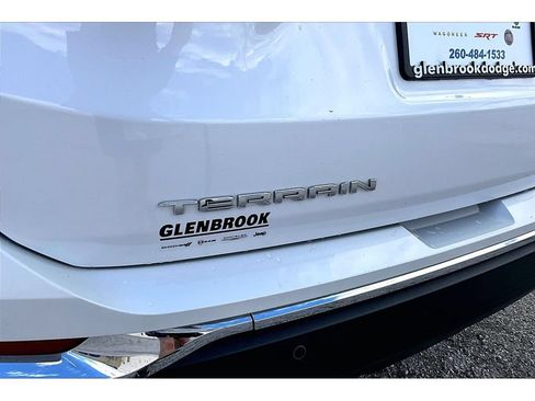 Used 2024 GMC Terrain SLT w/ Infotainment Package II AWD/4WD image 10