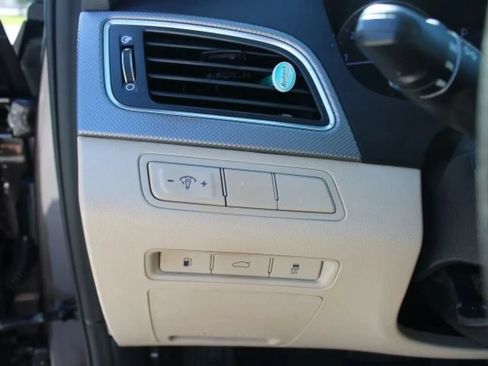 Used 2015 Hyundai Sonata SE FWD image 15