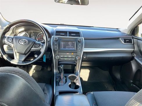 Used 2016 Toyota Camry SE image 10