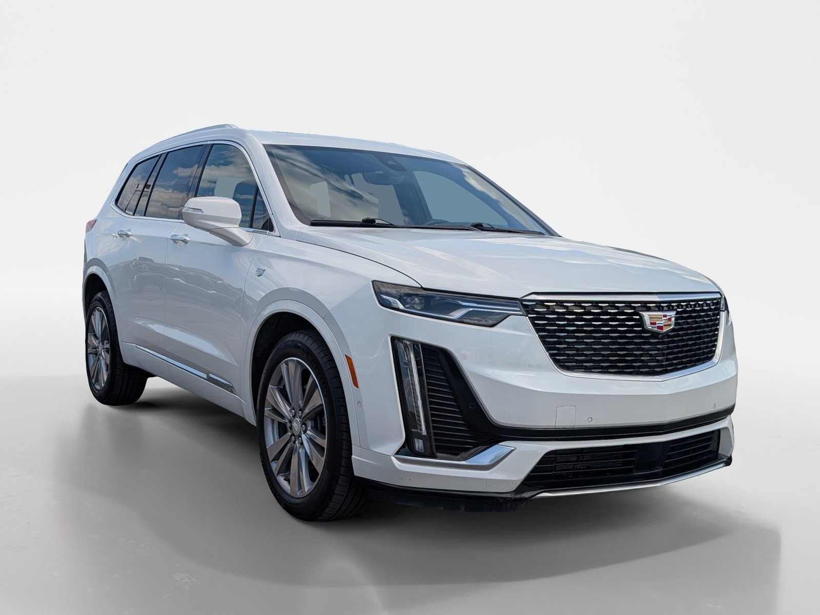Used 2023 Cadillac XT6 Premium Luxury w/ Technology Package AWD/4WD image 2