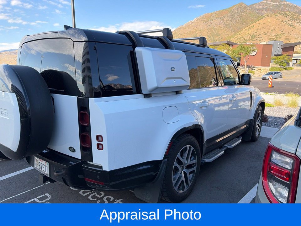 Used 2023 Land Rover Defender 130 X-Dynamic SE AWD/4WD image 4