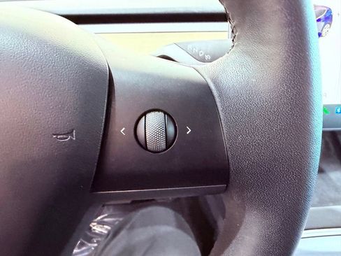 Used 2022 Tesla Model Y Long Range AWD/4WD image 20