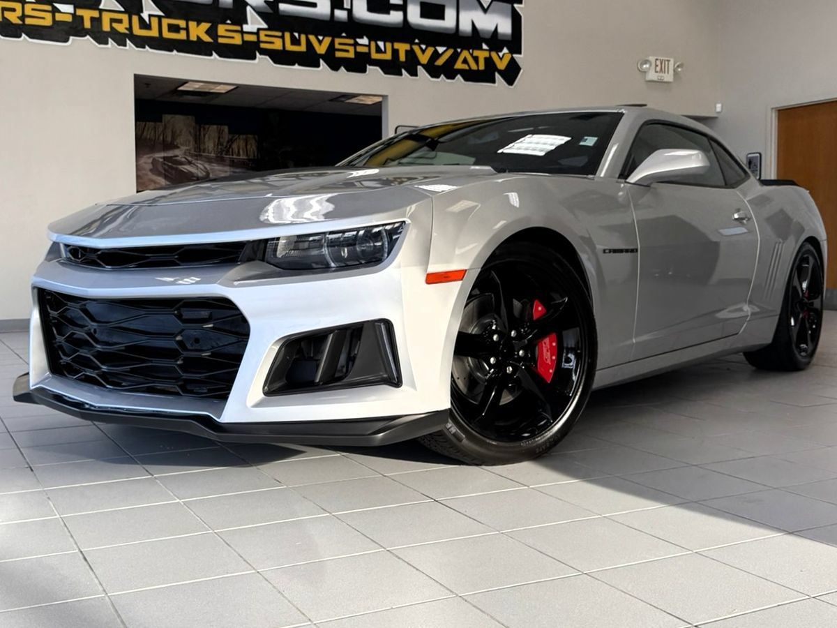 Used 2014 Chevrolet Camaro SS w/ RS Package RWD image 2