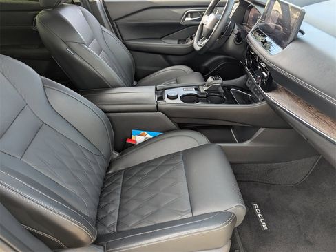 Used 2025 Nissan Rogue Platinum image 15