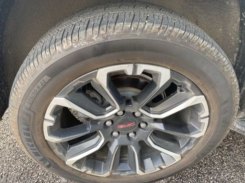 Used 2023 GMC Yukon SLT image 14