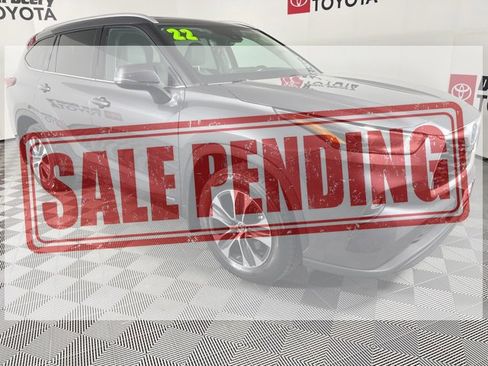 Certified 2022 Toyota Highlander XLE image 1