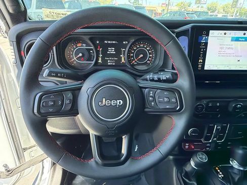 Used 2024 Jeep Wrangler Unlimited Rubicon AWD/4WD image 25