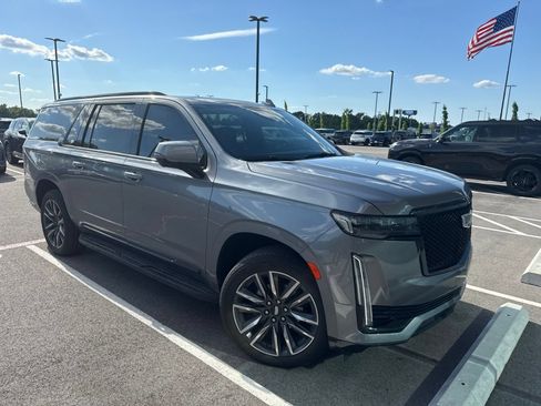 Used 2021 Cadillac Escalade ESV Sport w/ Driver Assist Tech Package AWD/4WD image 4