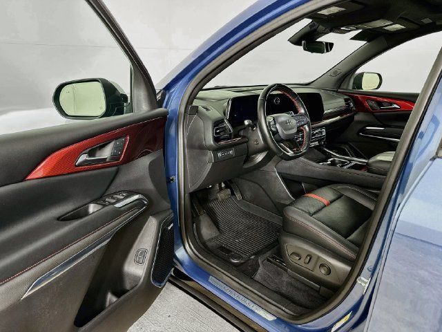 Used 2024 Chevrolet Traverse RS AWD/4WD image 3
