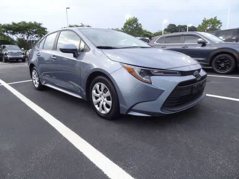 Used 2024 Toyota Corolla LE FWD image 3