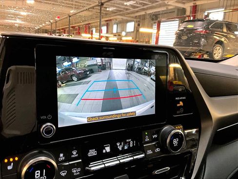 Used 2023 Toyota Highlander XLE image 20