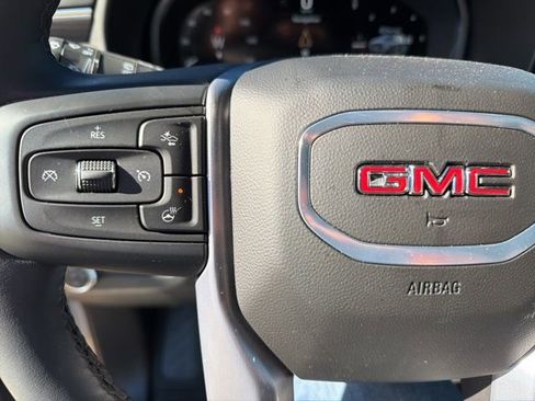 Used 2024 GMC Yukon XL SLT w/ SLT Luxury Package image 11