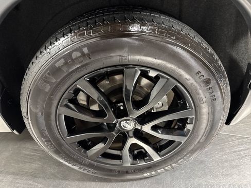 Used 2018 Nissan Rogue SV w/ Premium Package AWD/4WD image 12