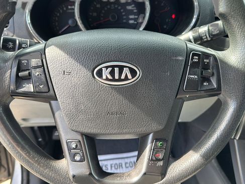 Used 2012 Kia Sorento LX w/ Third Row Pkg image 11