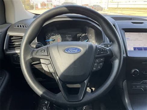 Used 2020 Ford Edge SE image 18
