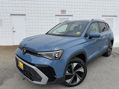 New 2025 Volkswagen Taos SE