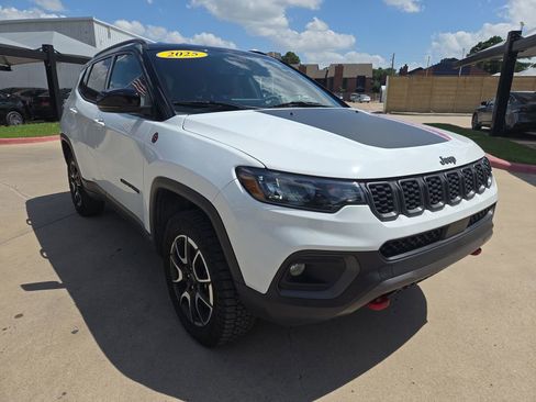 Used 2025 Jeep Compass Trailhawk AWD/4WD image 7