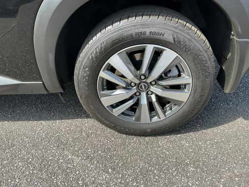 Certified 2025 Nissan Pathfinder SL image 8