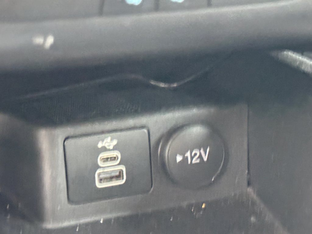 Used 2025 Ford Escape ST-Line FWD image 31