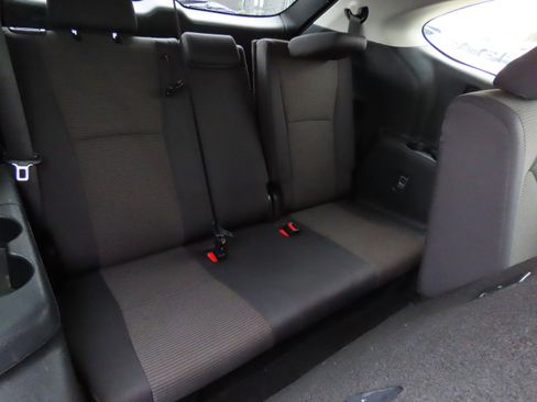 Used 2024 Toyota Highlander LE image 16