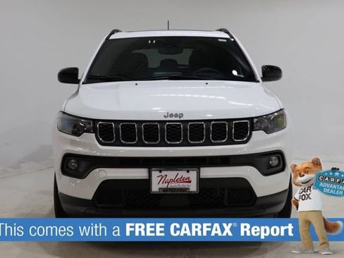 Used 2025 Jeep Compass Latitude w/ Sun & Sound Group AWD/4WD image 2