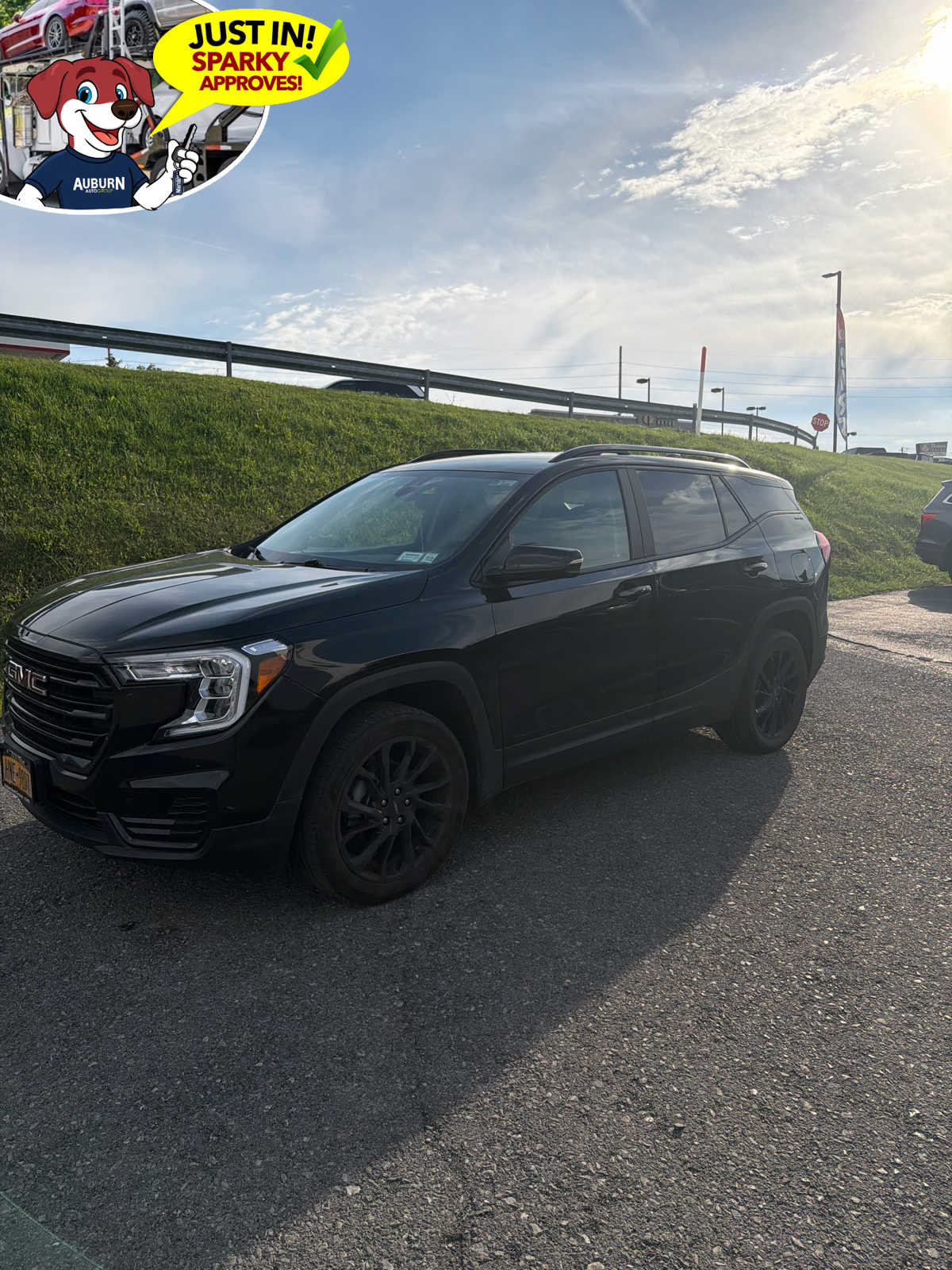 Used 2023 GMC Terrain SLE w/ Driver Convenience Package AWD/4WD image 2