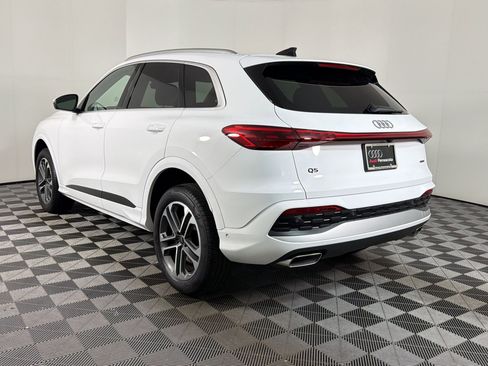 Certified 2025 Audi Q5 Premium w/ Convenience Package AWD/4WD image 2