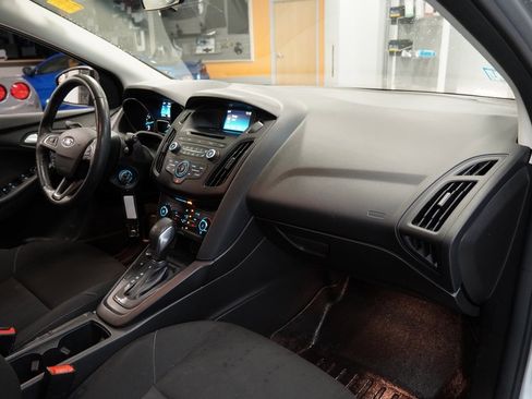 Used 2017 Ford Focus SE w/ SE Winter Package image 32