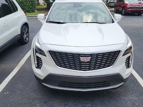 Used 2020 Cadillac XT4 Premium Luxury FWD image 2