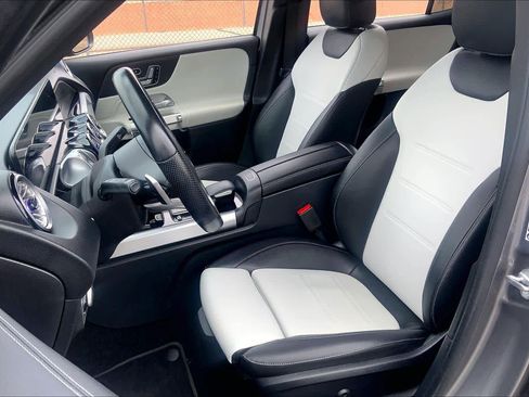 Used 2023 Mercedes-Benz GLB 250 4MATIC image 9