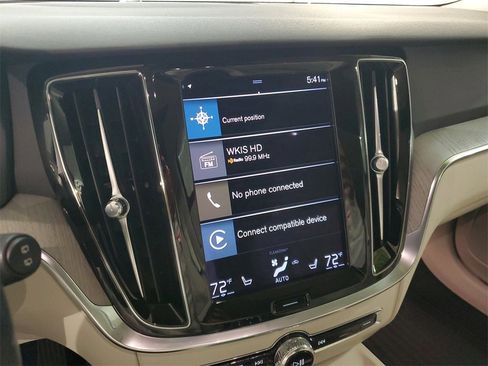 Used 2021 Volvo V60 T5 Cross Country image 22