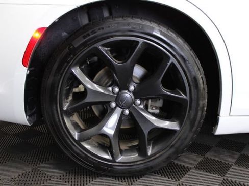 Used 2021 Chrysler 300 S RWD image 7