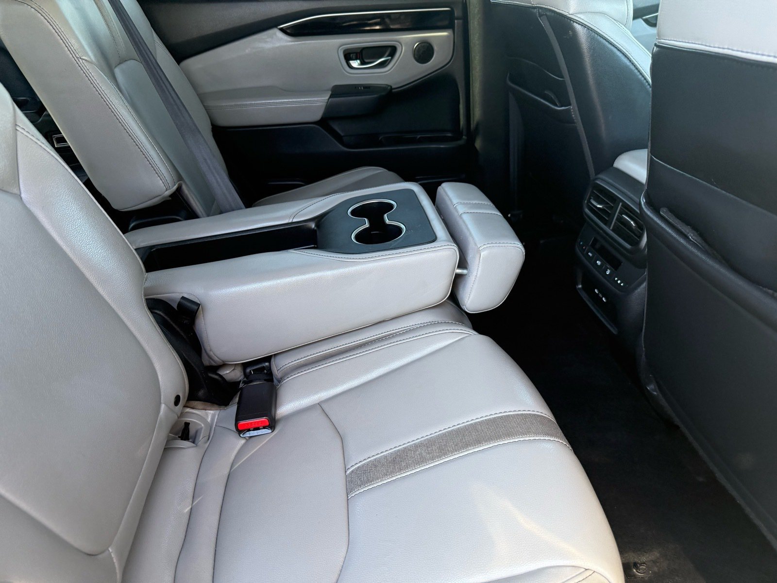 Used 2025 Honda Pilot EX-L image 29