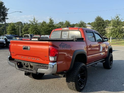 Used 2016 Toyota Tacoma TRD Off-Road w/ Towing Package AWD/4WD image 6