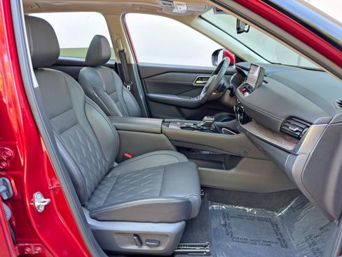 Used 2024 Nissan Rogue Platinum FWD image 15