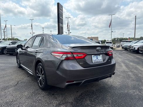 Used 2018 Toyota Camry SE FWD image 11