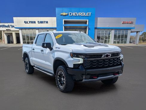 Used 2023 Chevrolet Silverado 1500 ZR2 w/ Technology Package AWD/4WD image 3