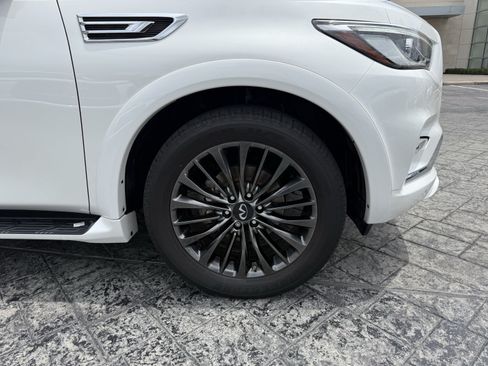 Certified 2022 INFINITI QX80 Sensory w/ All-Season Package RWD image 9