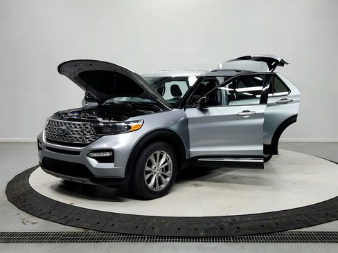 Used 2023 Ford Explorer Limited image 11