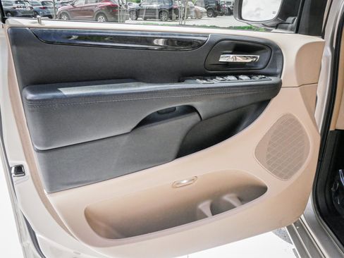 Used 2013 Dodge Grand Caravan Crew w/ Driver Convenience Group FWD image 14