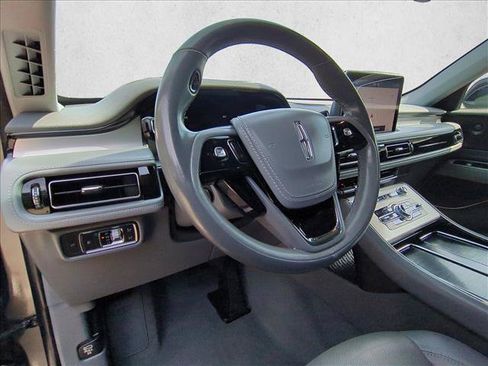 Used 2020 Lincoln Aviator Reserve AWD/4WD image 10