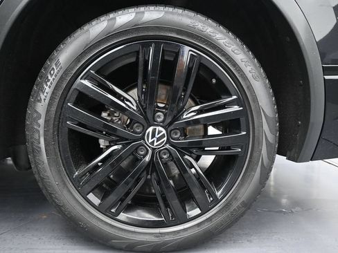 Used 2022 Volkswagen Tiguan SE R-Line FWD image 14