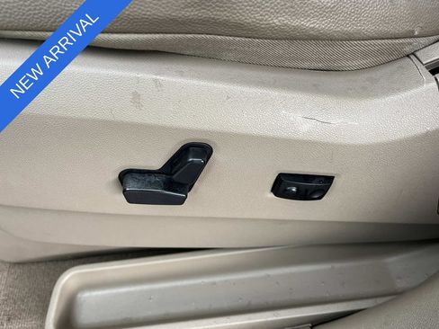 Used 2016 Chrysler Town & Country Touring w/ Driver Convenience Group FWD image 29