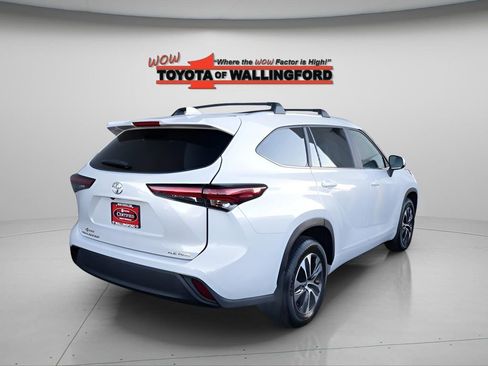 Used 2023 Toyota Highlander XLE image 6
