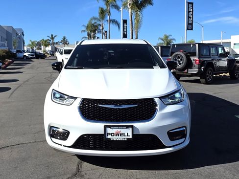 New 2026 Chrysler Pacifica Select image 7